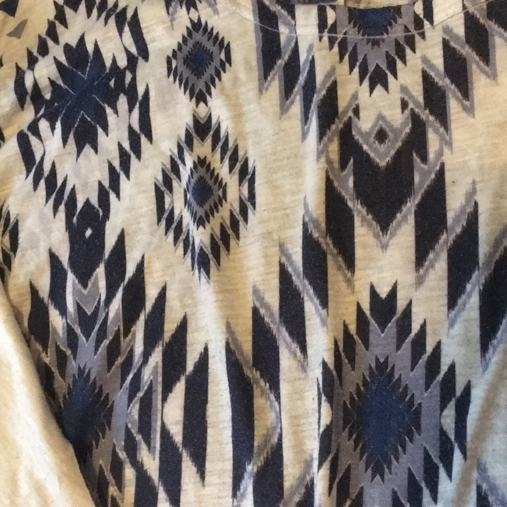 Aztec patterned top! - Picture 2 of 2